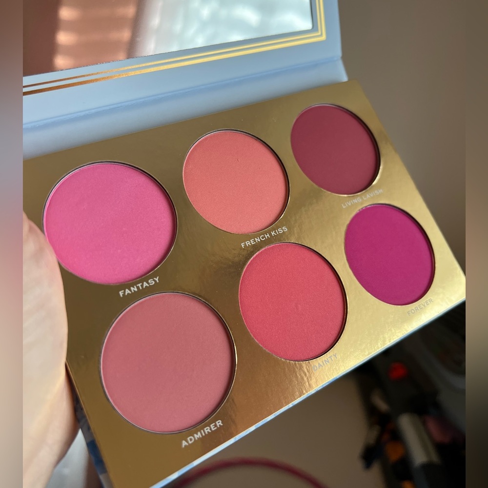 Jaclyn Cosmetics Rouge Affair matte blush palette